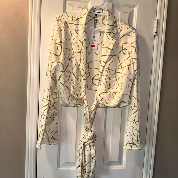 Dynamite wrap crop top - Picture 3 of 4